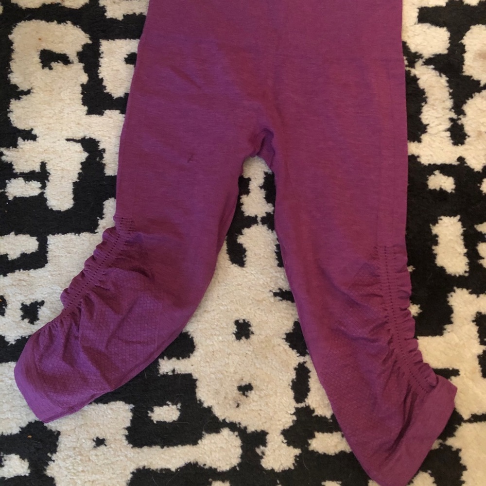 Lululemon in the flow crops